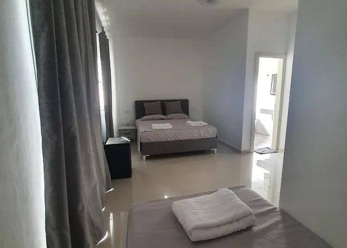 Hotel 33
