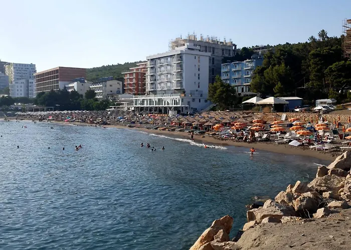 33 Hotel 4*