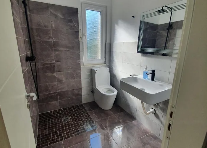 33 ホテル Shëngjin